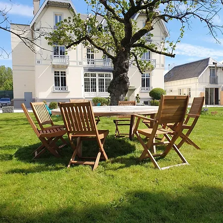 La Roseraie Pensión 3*