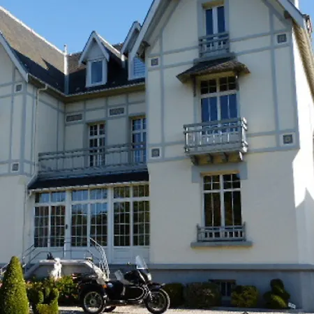 La Roseraie Maison d'hôtes 3*